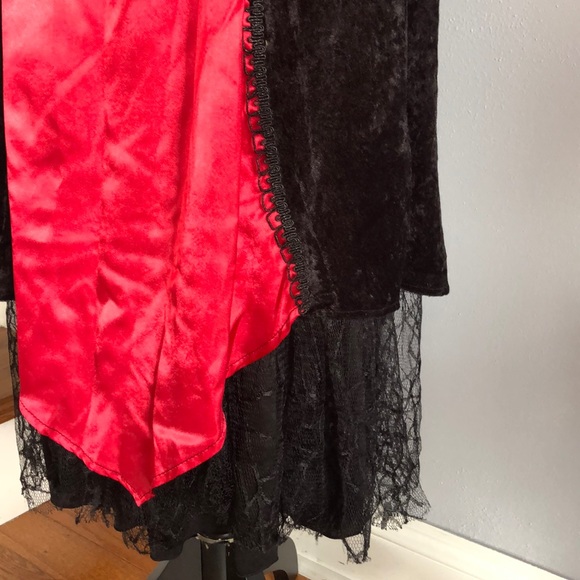 Divine vampiress - Picture 5 of 7